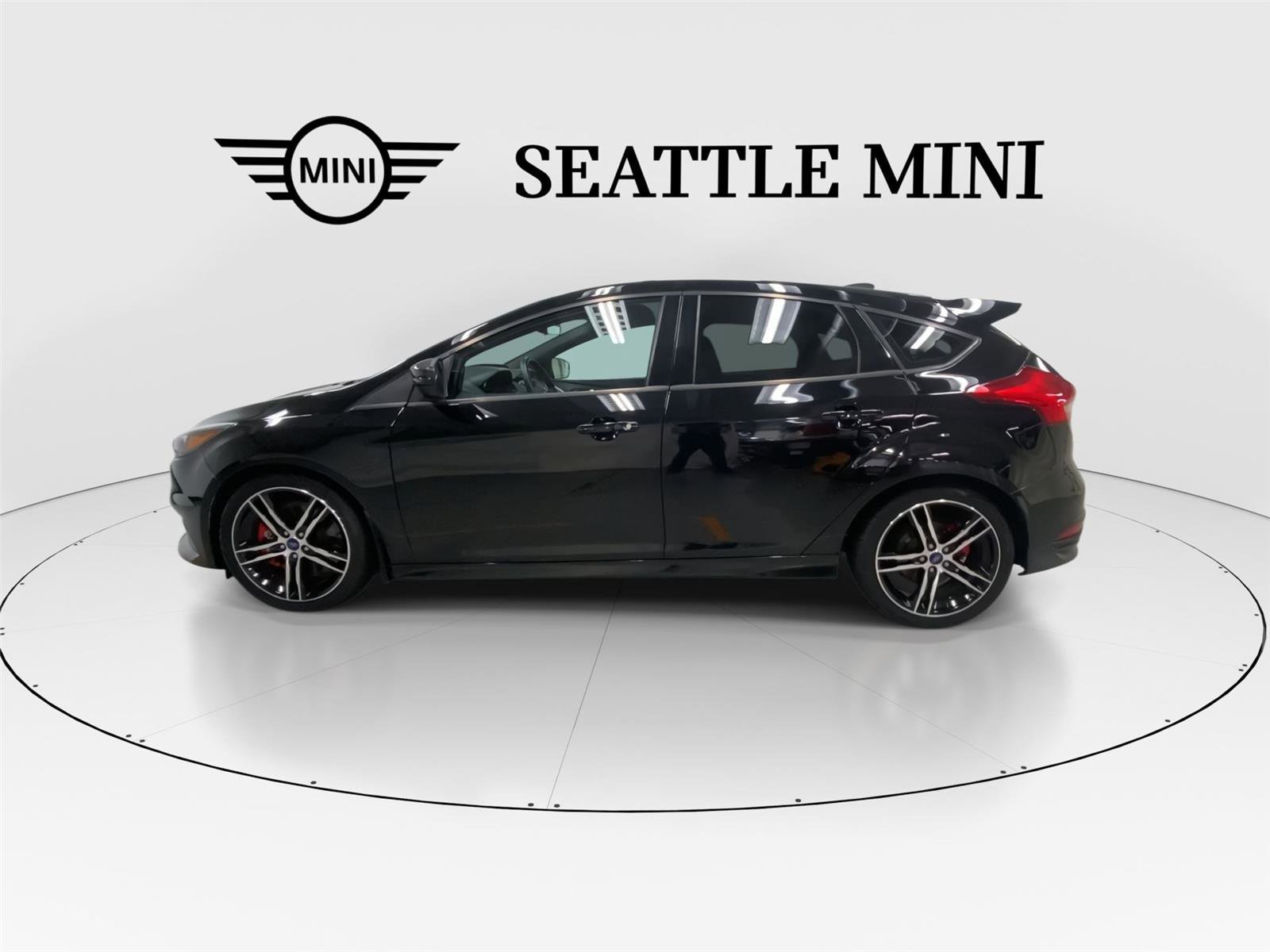 Used 2018 Ford Focus ST w/ Equipment Group 402A FWD image 7