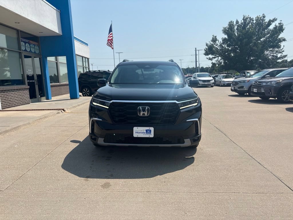 Certified 2023 Honda Pilot Touring image 2