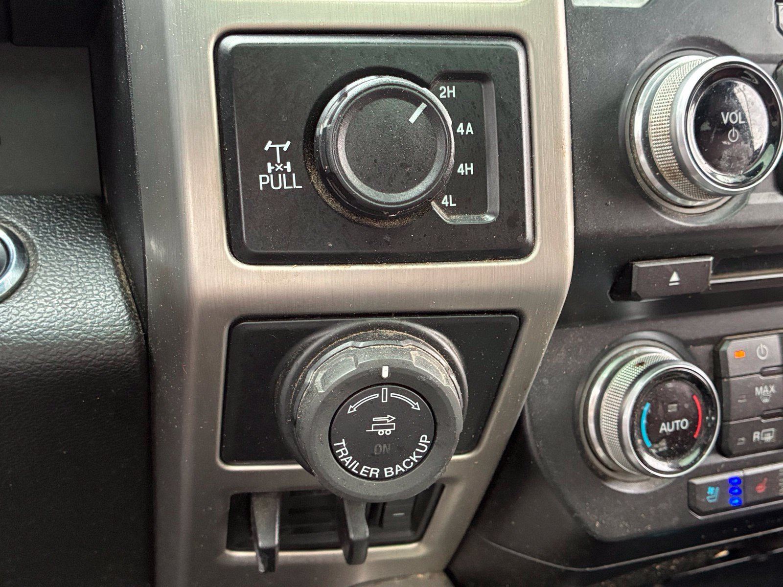 Used 2018 Ford F150 Platinum w/ Equipment Group 701A Luxury AWD/4WD image 18