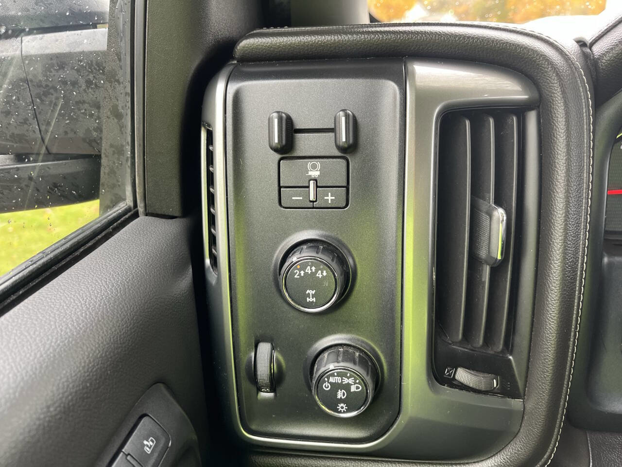 Used 2019 Chevrolet Silverado 2500 LTZ image 24