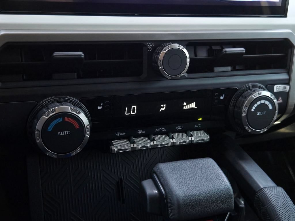 Used 2024 Toyota Tacoma TRD Sport AWD/4WD image 19