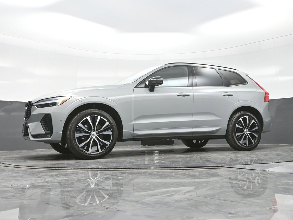 Used 2025 Volvo XC60 B5 Plus image 17