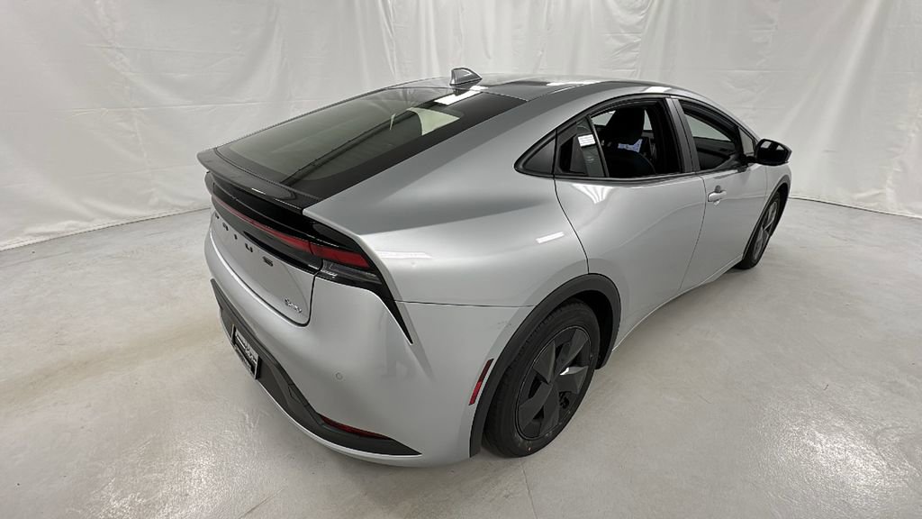 Used 2024 Toyota Prius LE image 3