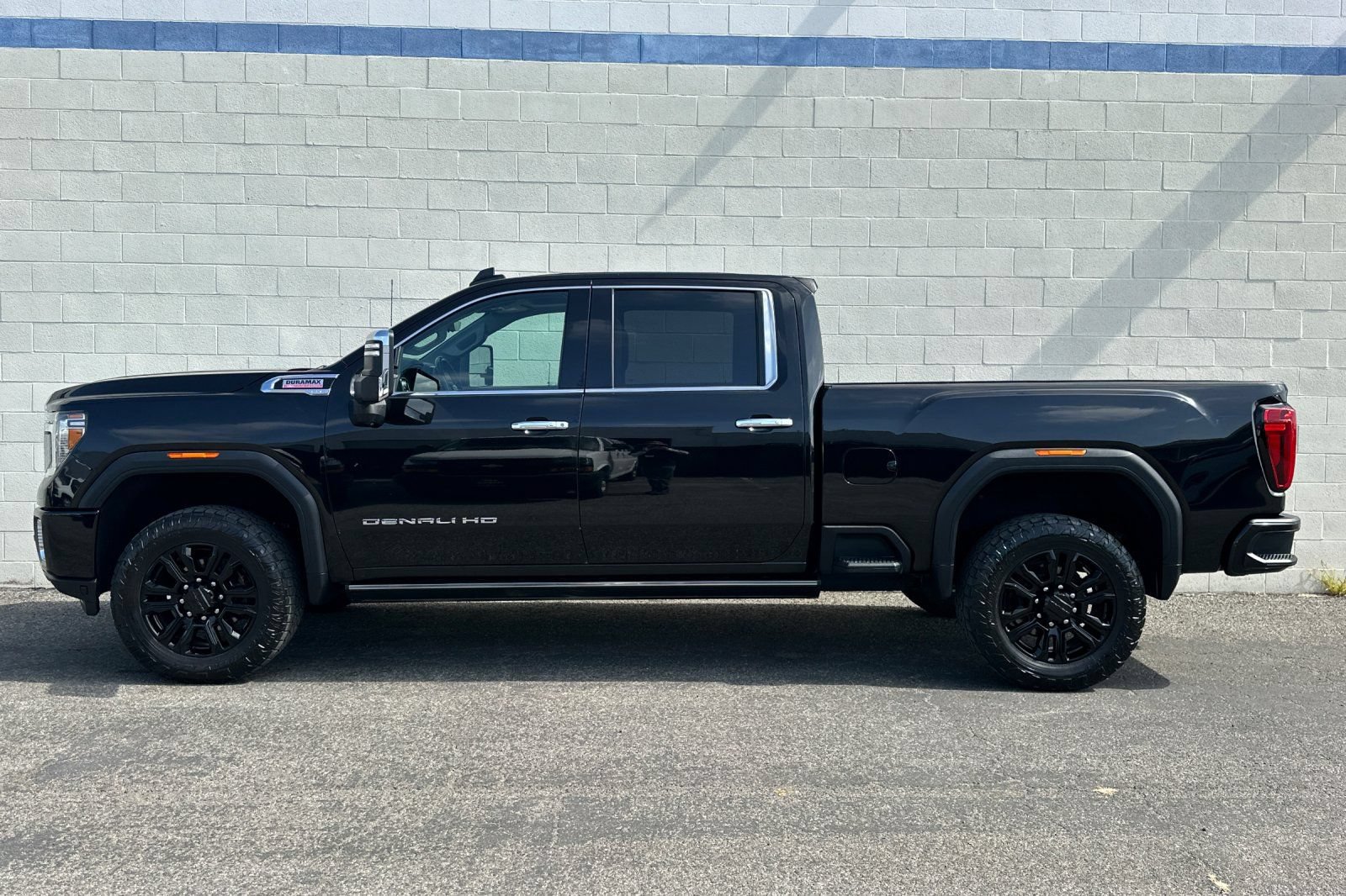 Certified 2021 GMC Sierra 2500 Denali w/ Denali Black Diamond Edition AWD/4WD image 7