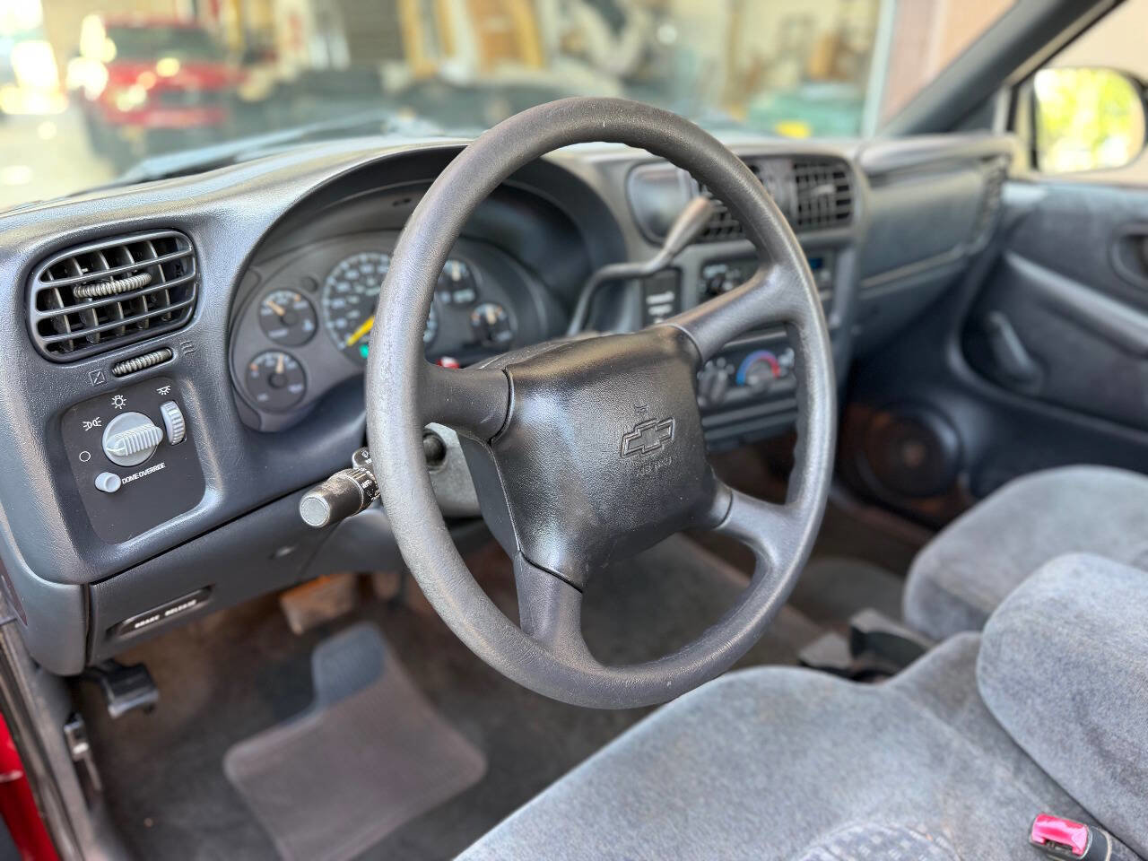 Used 1999 Chevrolet S10 Pickup LS w/ Preferred Equipment Group RWD image 12