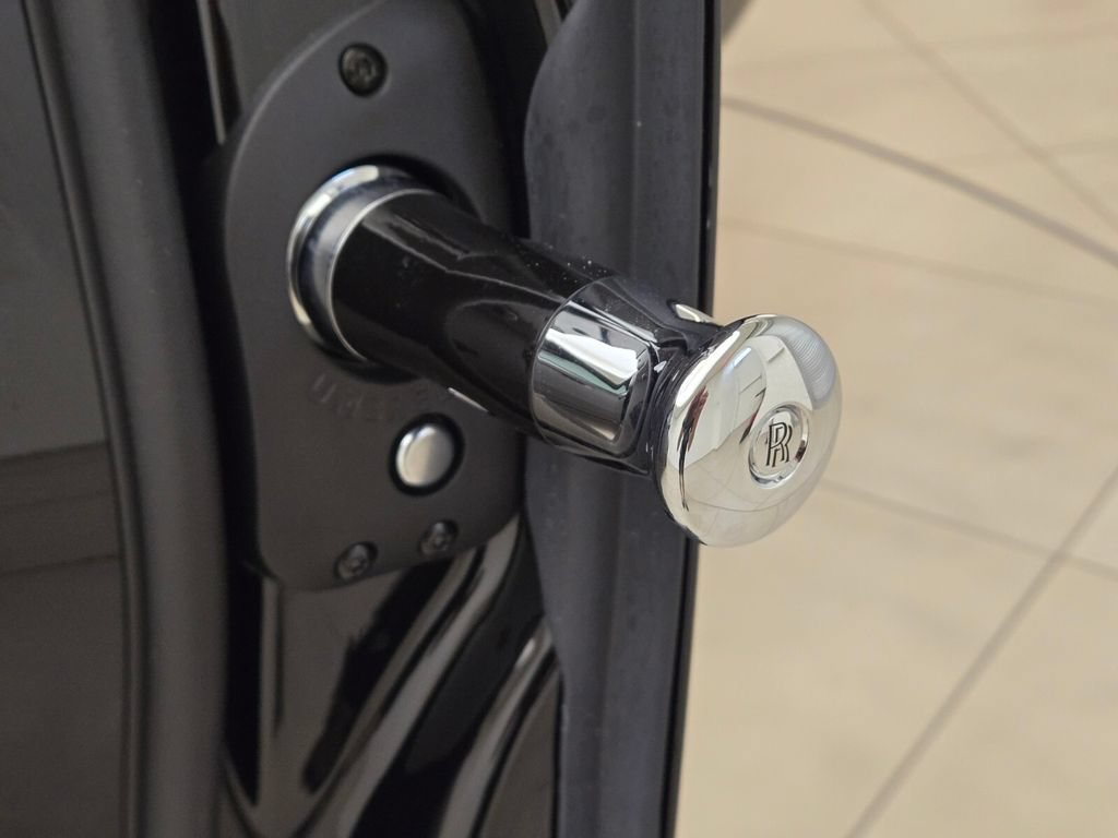 Certified 2025 Rolls-Royce Cullinan Black Badge AWD/4WD image 21