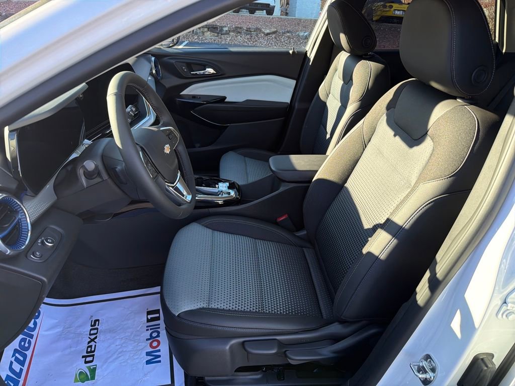 New 2025 Chevrolet Trax LT w/ LT Convenience Package image 12