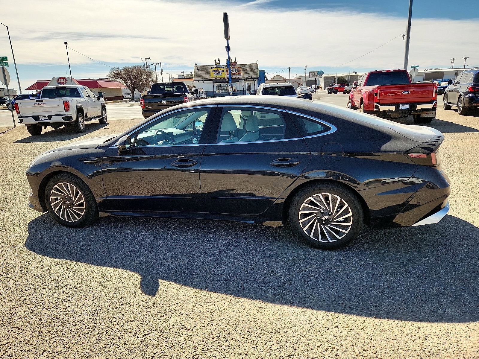 Used 2025 Hyundai Sonata Limited image 2