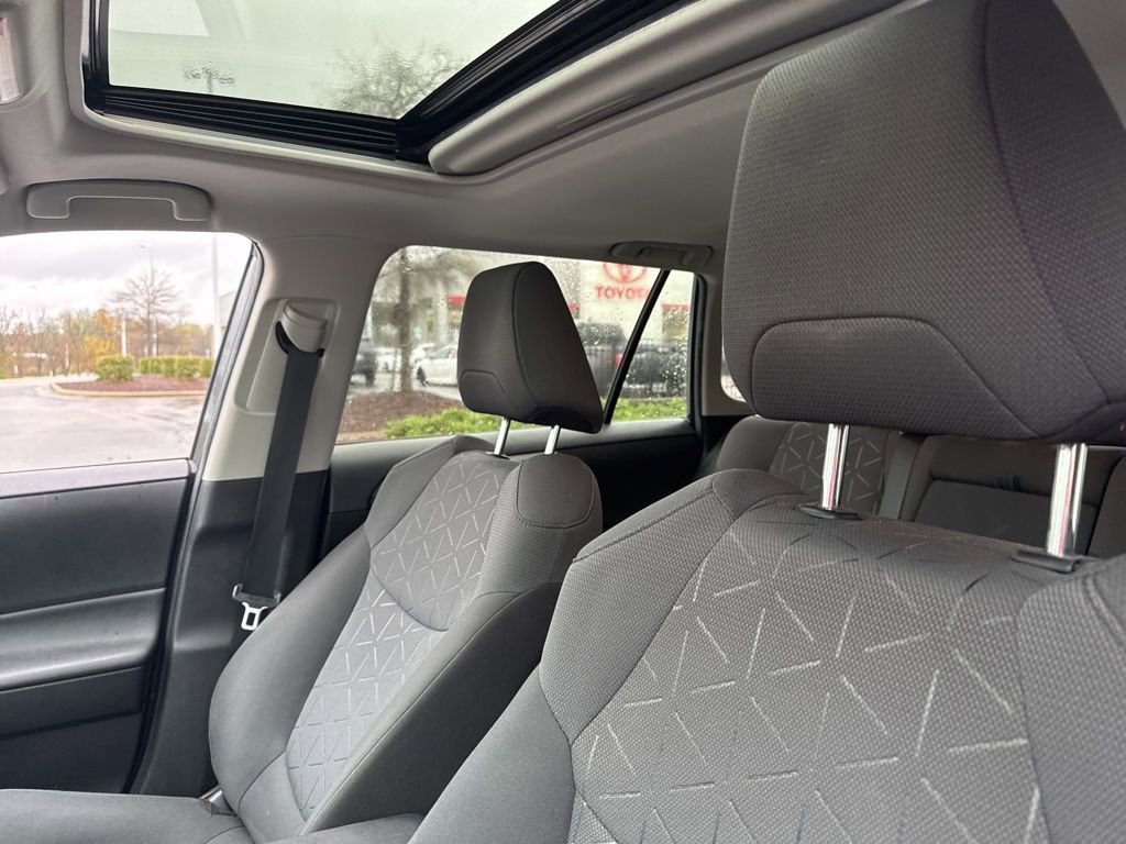 Used 2021 Toyota RAV4 XLE w/ Convenience Package image 13