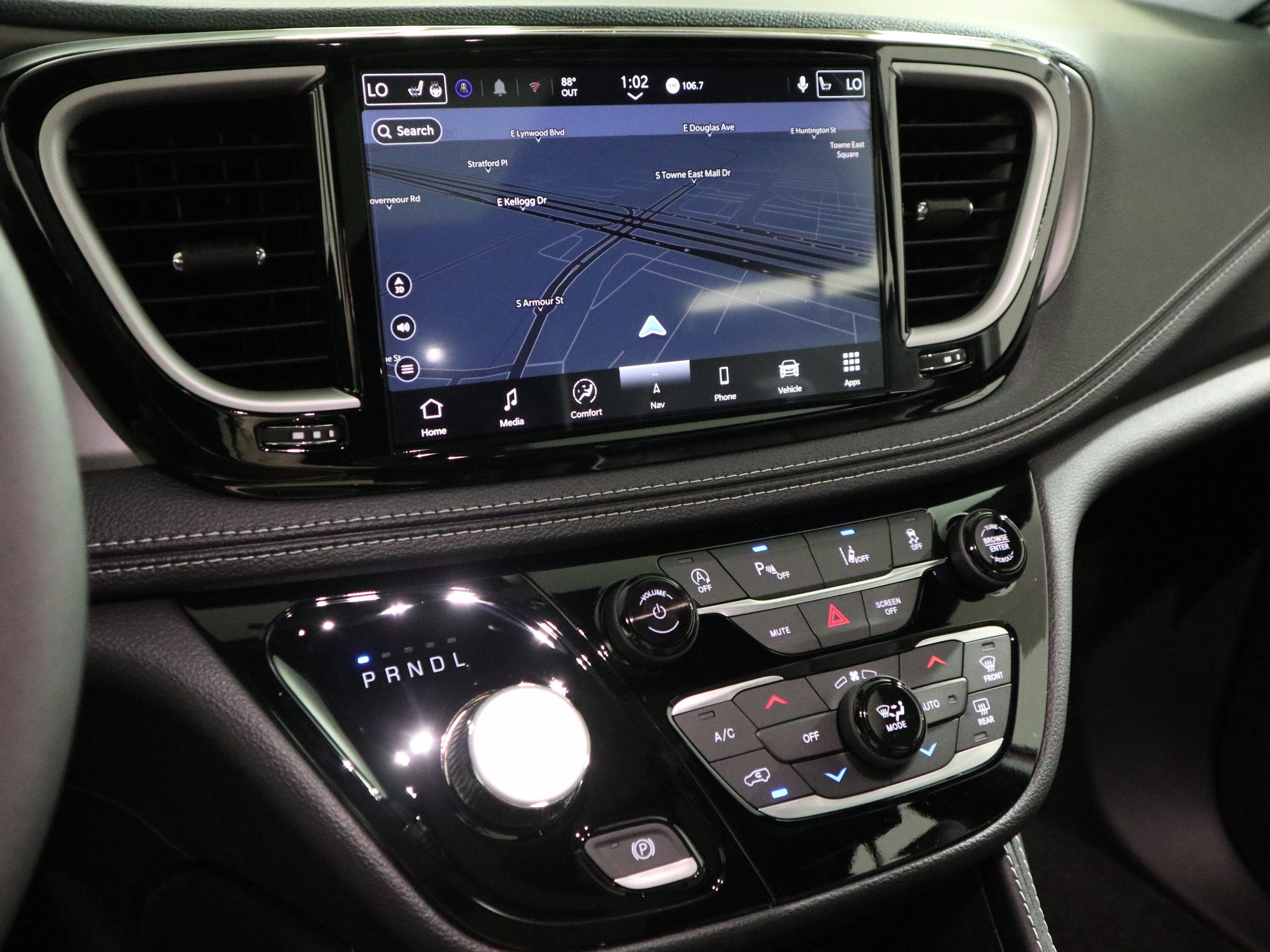 New 2027 Chrysler Pacifica Limited FWD image 24