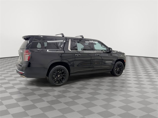 Used 2023 Chevrolet Suburban High Country image 11