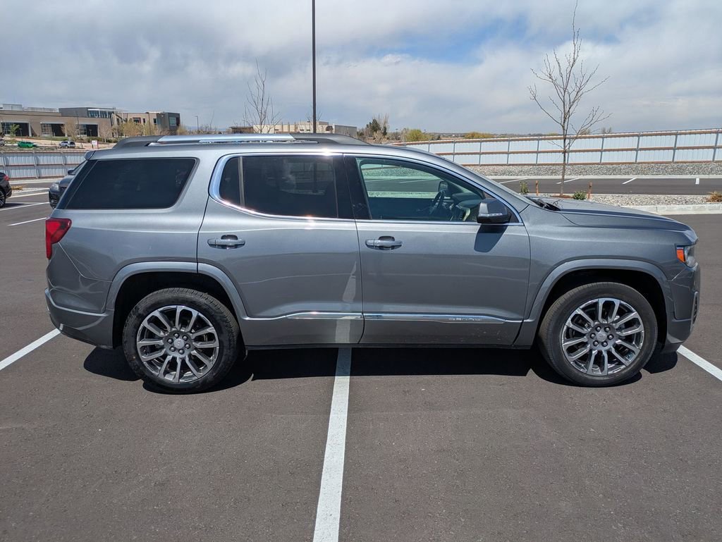 Used 2022 GMC Acadia Denali w/ Denali Ultimate Package image 2