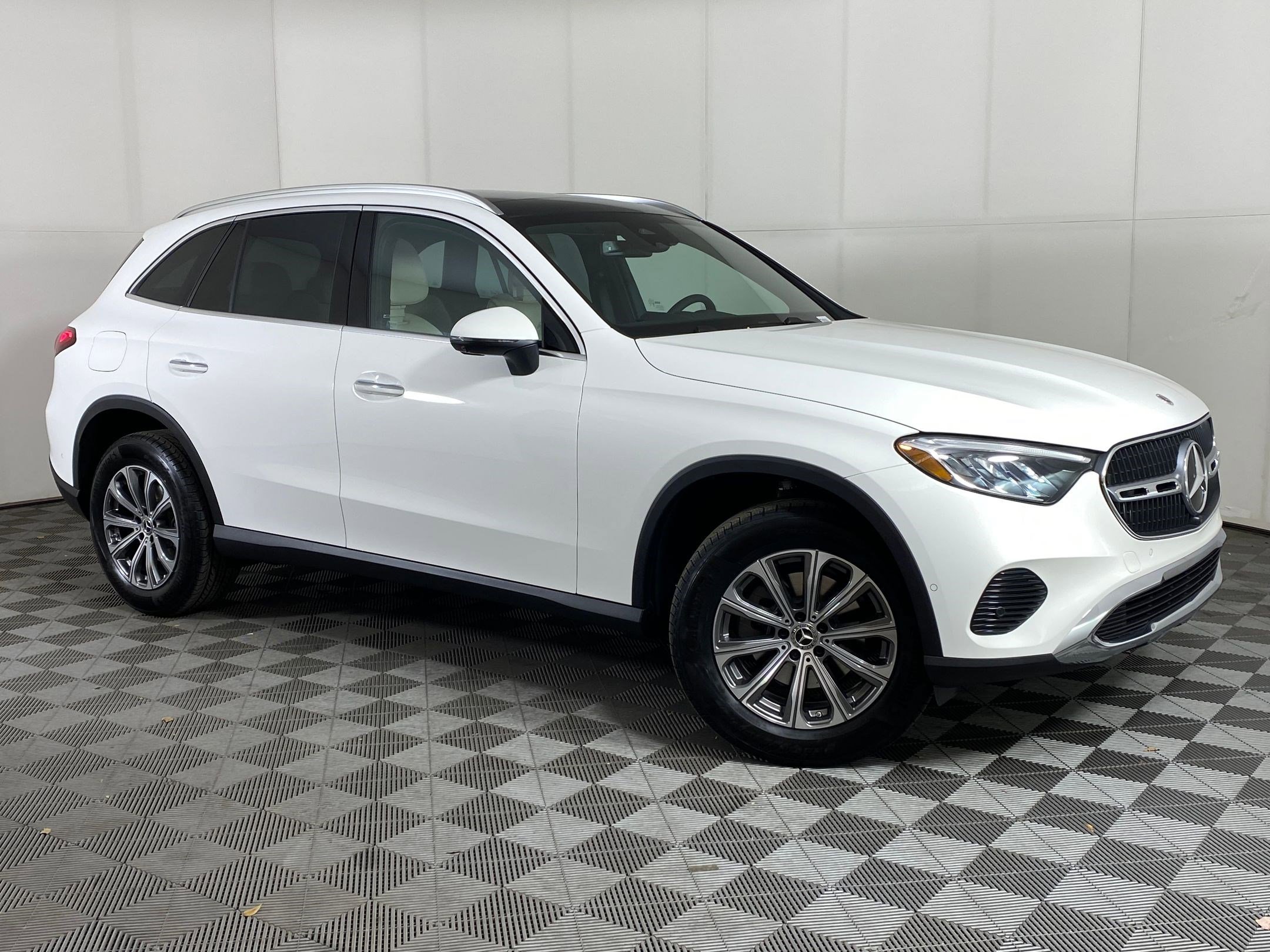 Used 2026 Mercedes-Benz GLC 300 4MATIC image 6