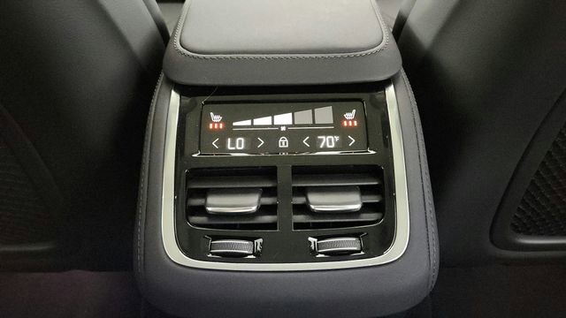 Certified 2025 Volvo XC90 B6 Plus w/ Protection Package Premier AWD/4WD image 31