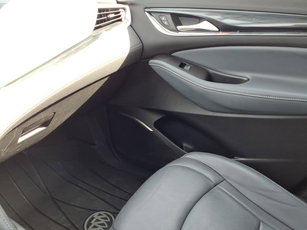 Used 2018 Buick Enclave Essence image 22