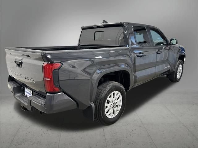 Used 2025 Toyota Tacoma SR5 AWD/4WD image 5