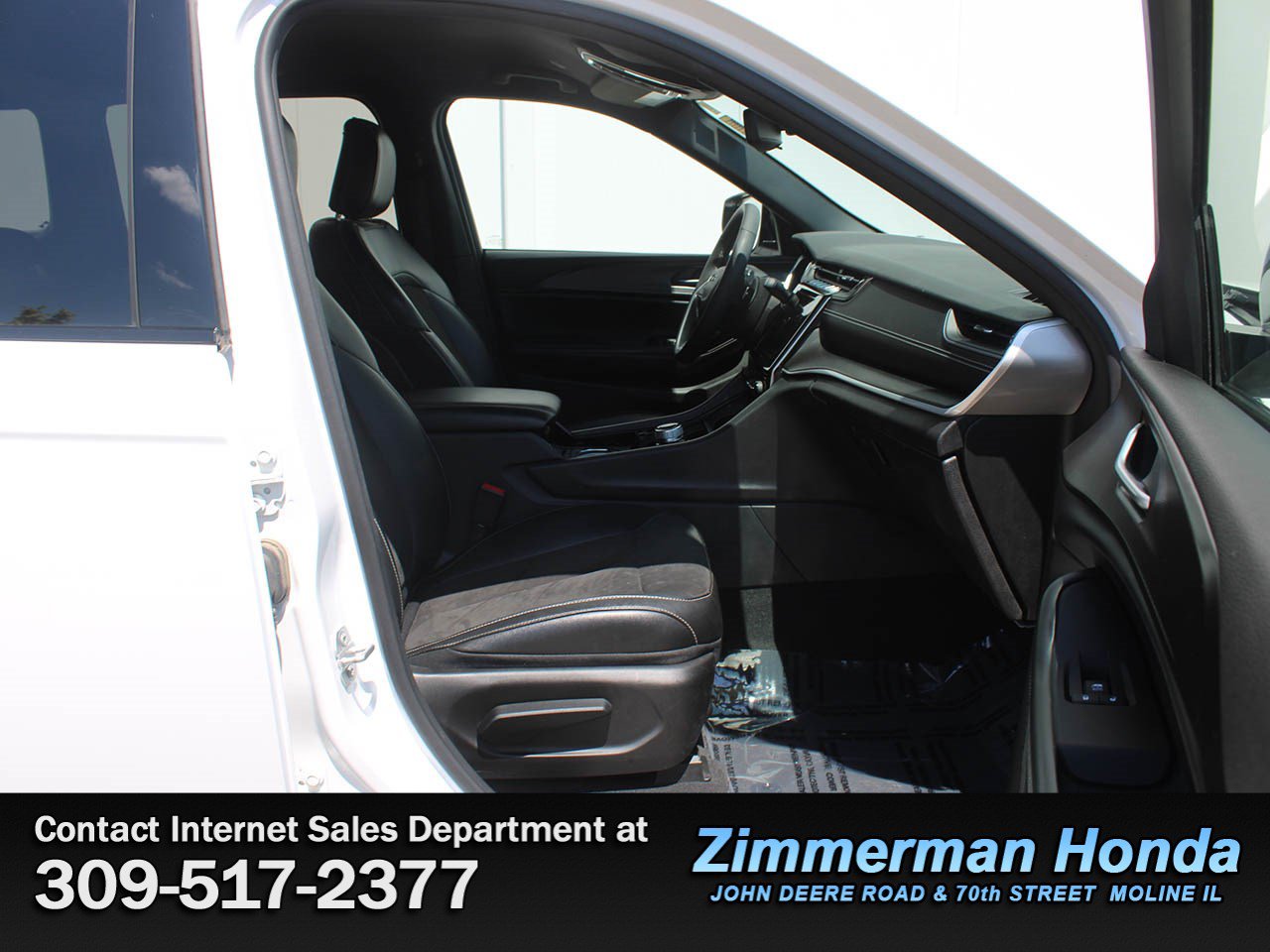 Used 2023 Jeep Grand Cherokee Altitude AWD/4WD image 18