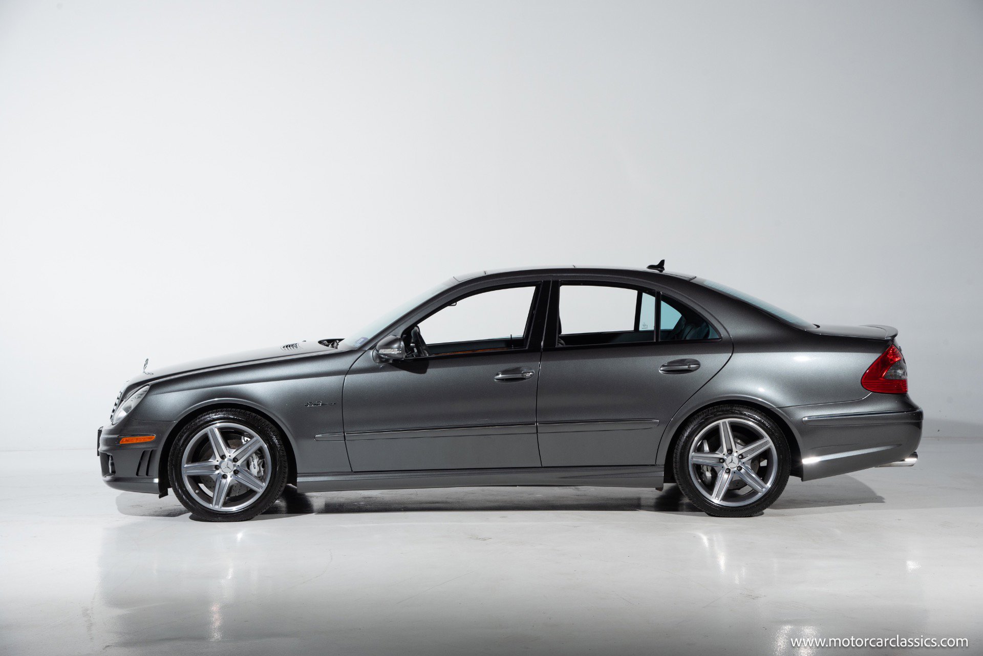 Used 2009 Mercedes-Benz E 63 AMG Sedan image 9