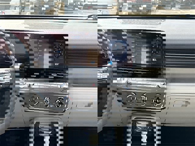 Used 2024 Hyundai Kona SE image 15