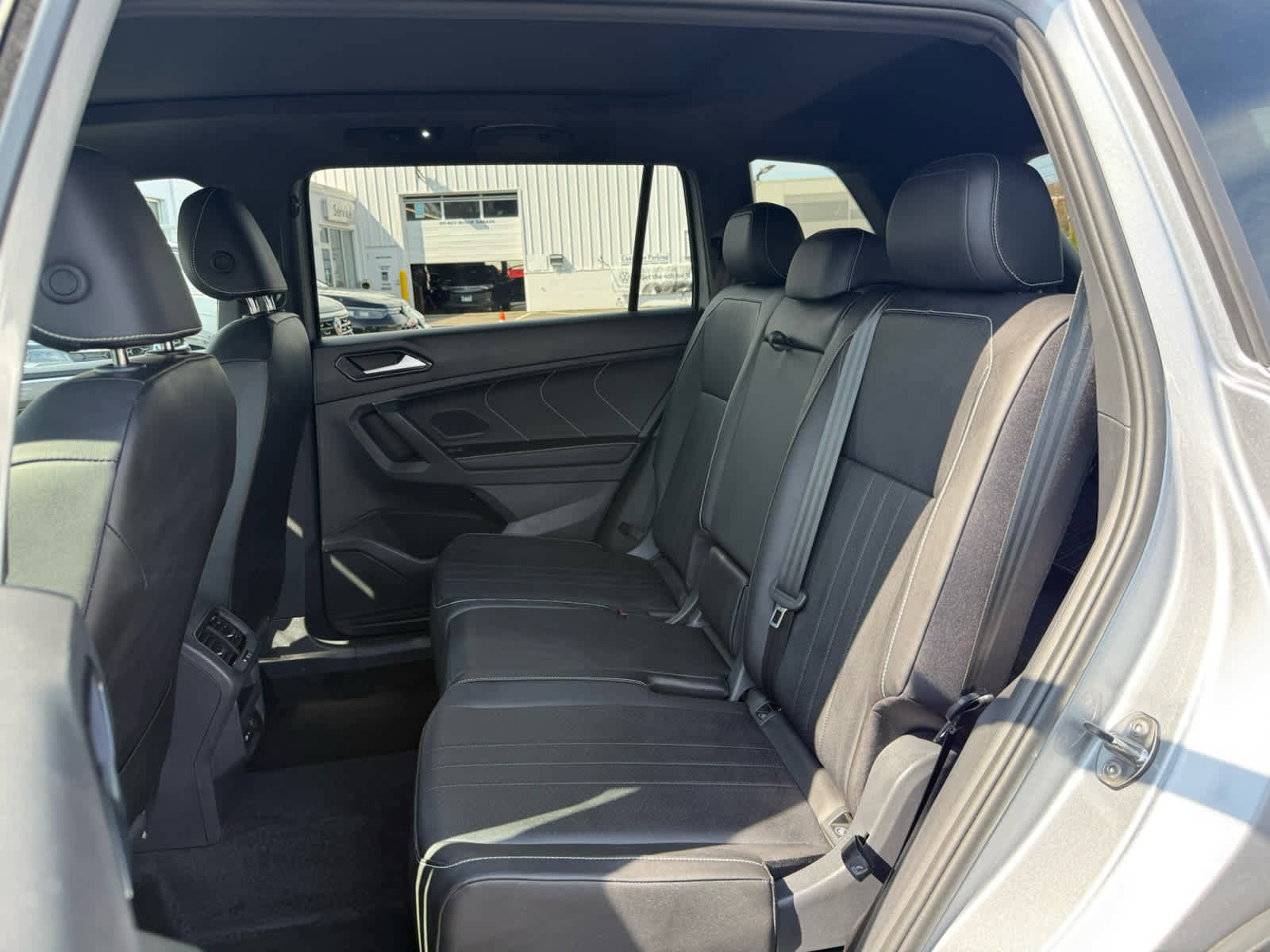 Certified 2024 Volkswagen Tiguan SE R-Line image 17