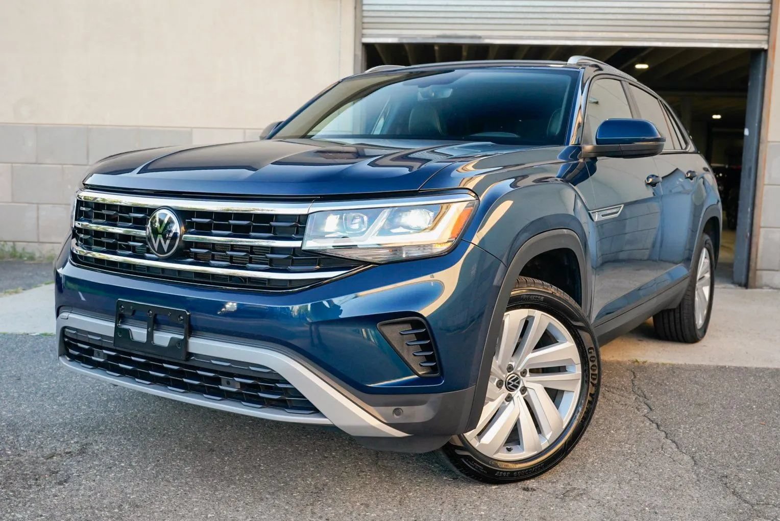 Used 2023 Volkswagen Atlas Cross Sport SE w/ Panoramic Sunroof Package AWD/4WD image 1