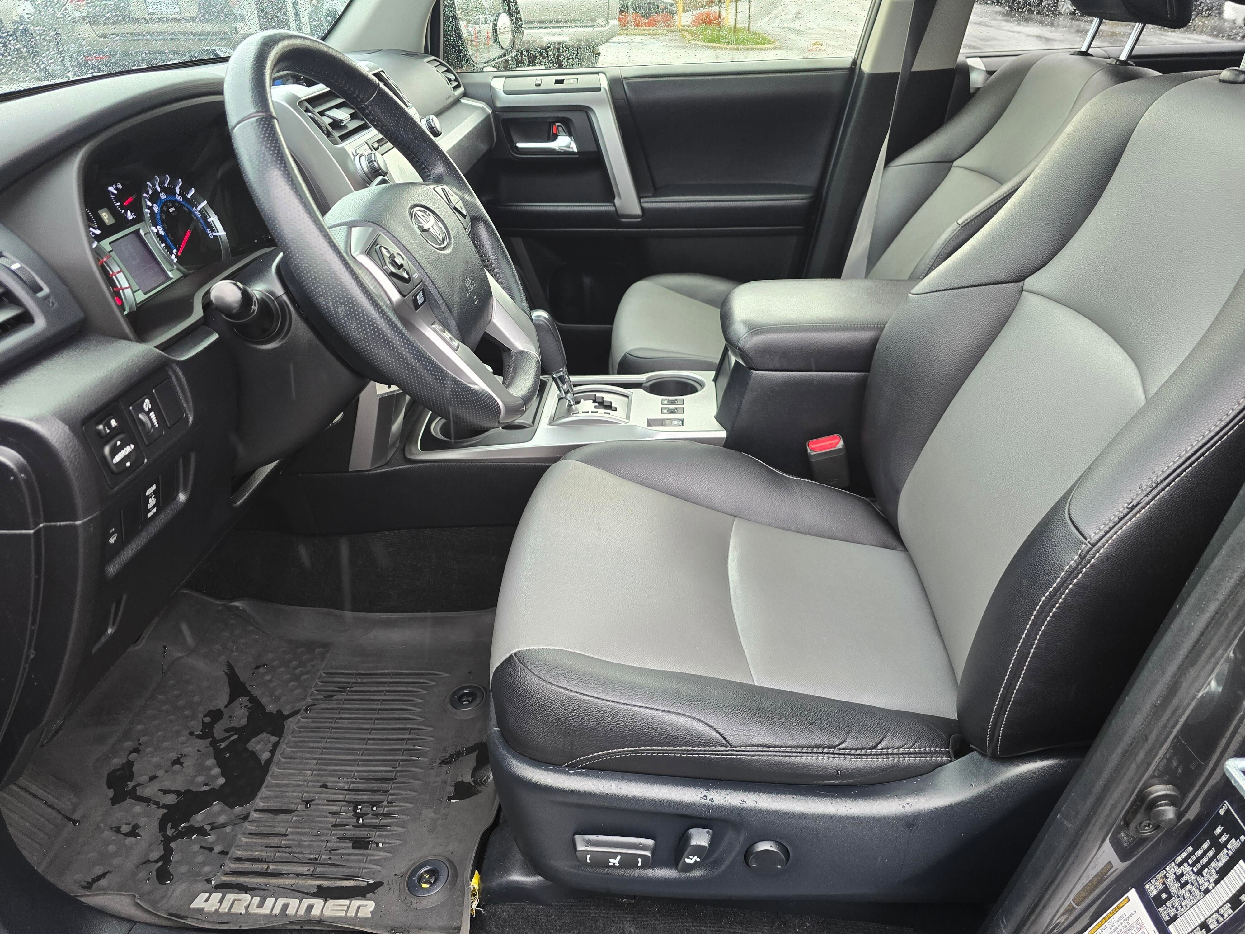 Used 2017 Toyota 4Runner SR5 Premium image 30