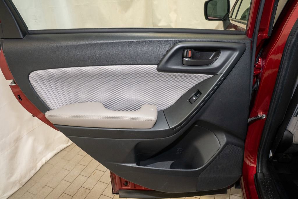 Used 2018 Subaru Forester 2.5i image 8