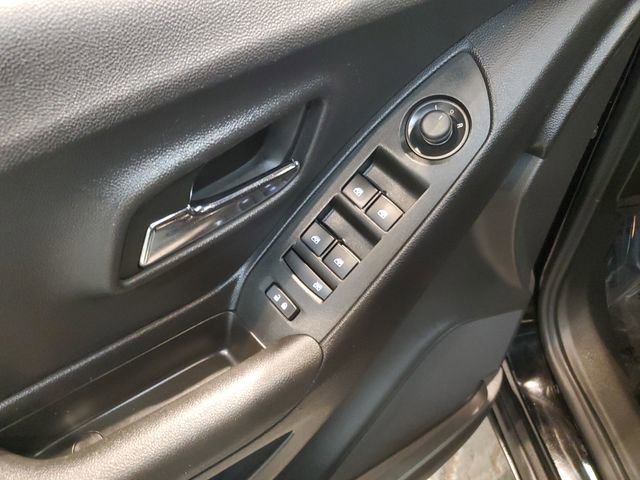 Used 2019 Chevrolet Trax LS AWD/4WD image 13