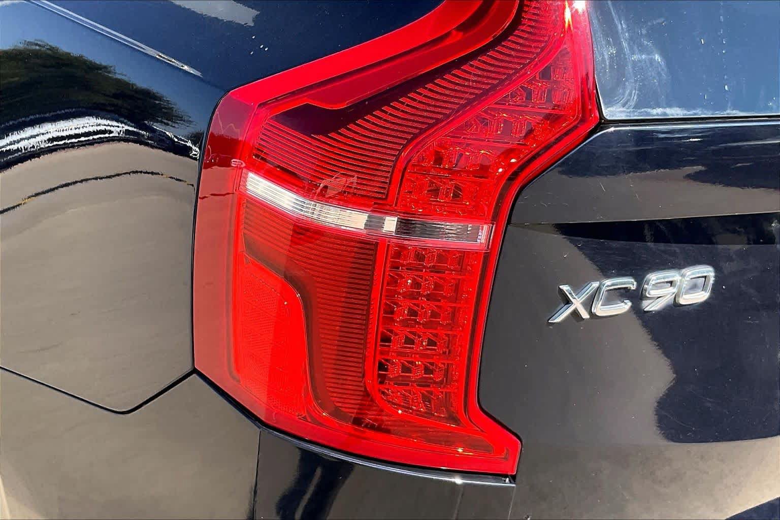 Used 2016 Volvo XC90 T6 Momentum w/ Convenience Package AWD/4WD image 29