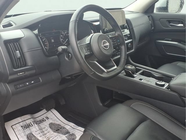 Used 2025 Nissan Pathfinder SL AWD/4WD image 6