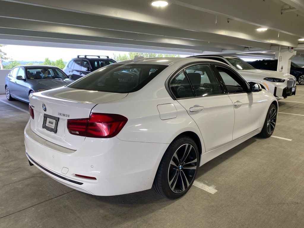 Used 2018 BMW 330i xDrive Sedan AWD/4WD image 4