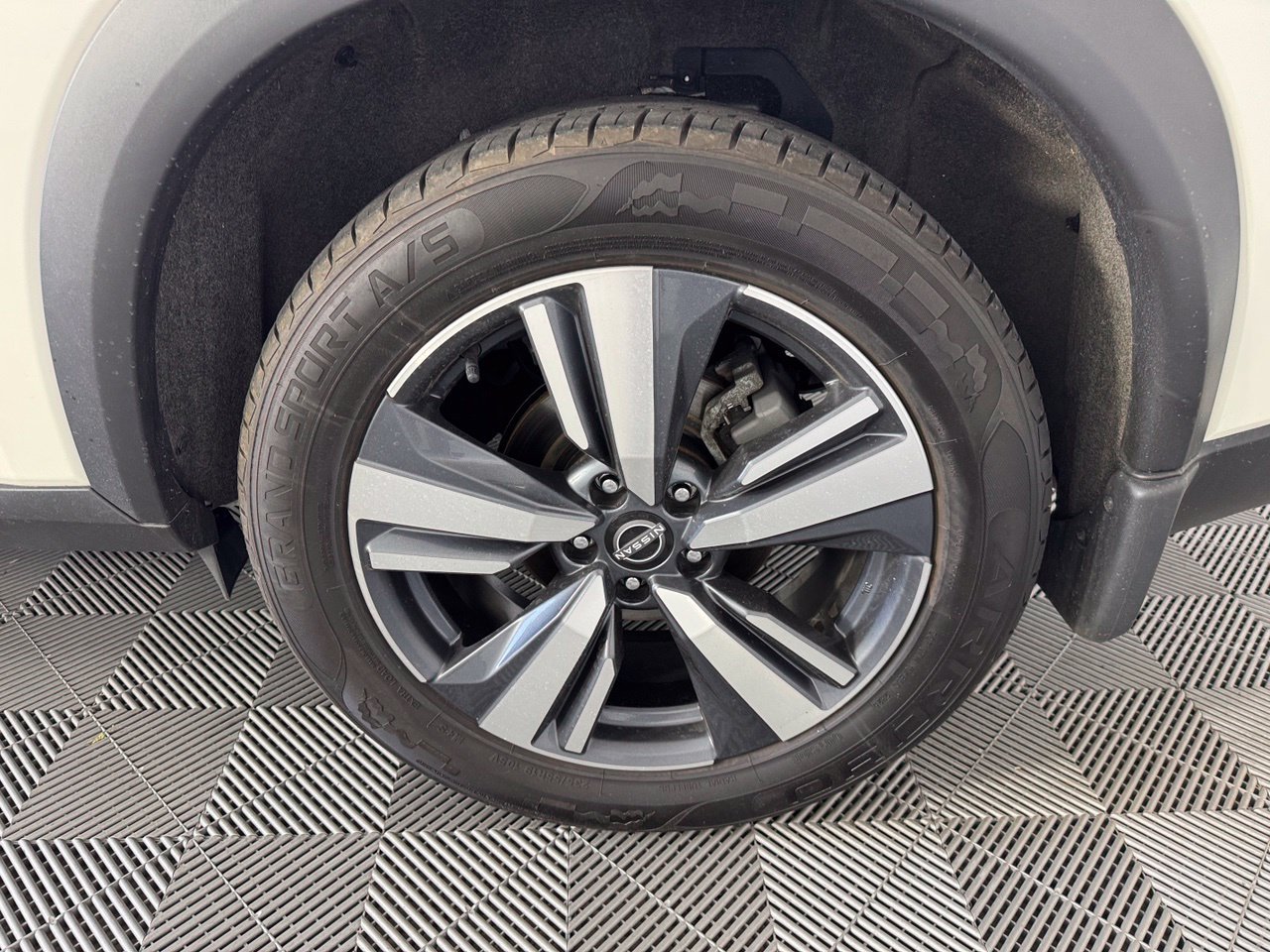 Used 2023 Nissan Rogue SL AWD/4WD image 13