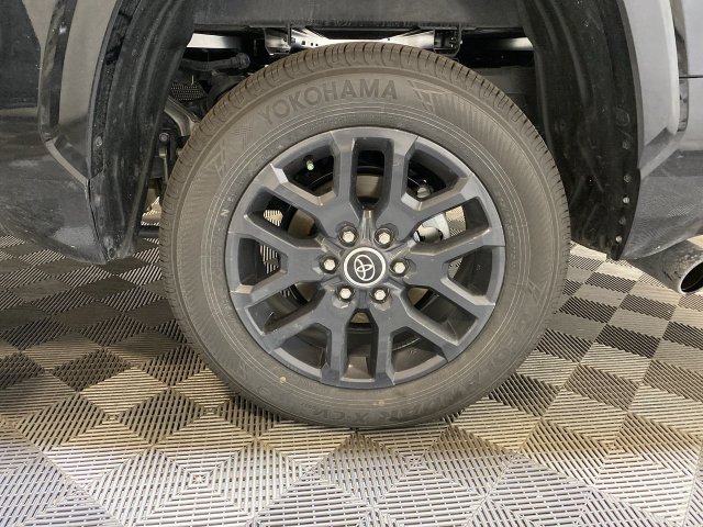 Used 2023 Toyota Tundra Platinum AWD/4WD image 27