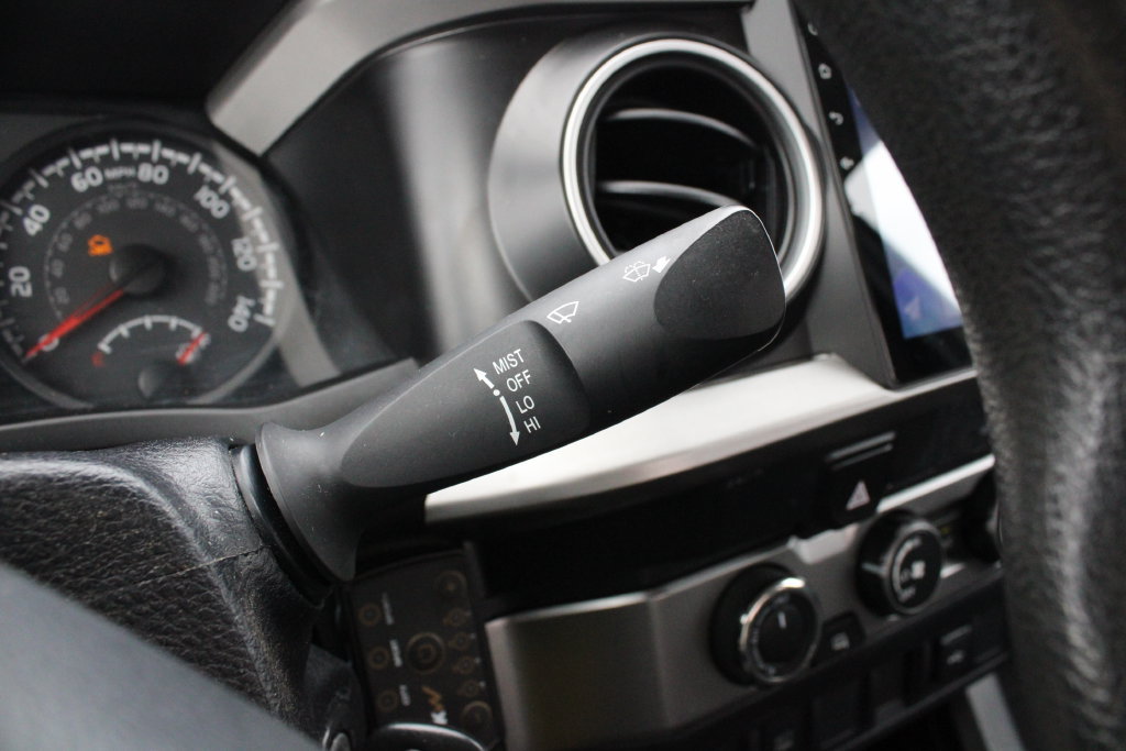 Used 2020 Toyota Tacoma SR AWD/4WD image 14