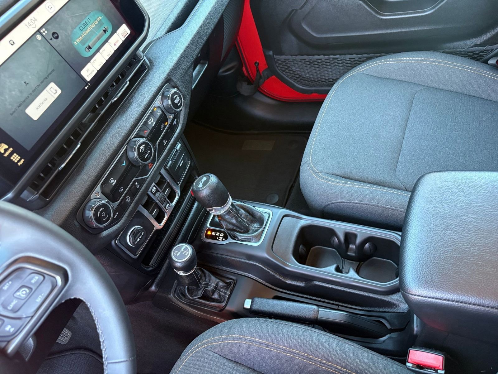 Used 2025 Jeep Wrangler Sport S image 40