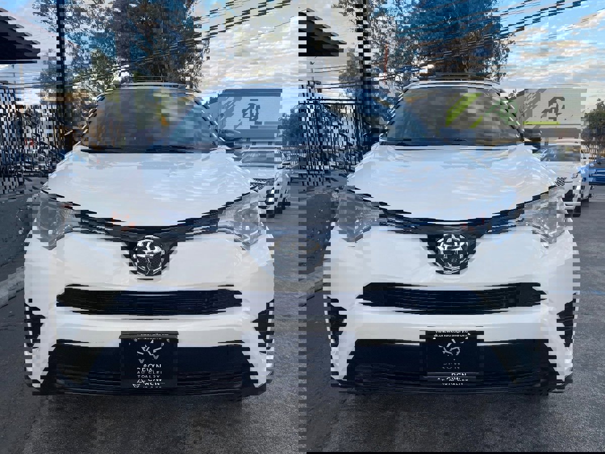 Used 2016 Toyota RAV4 LE image 2