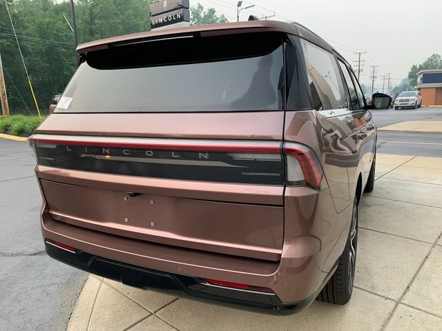 New 2027 Lincoln Navigator Black Label AWD/4WD image 6