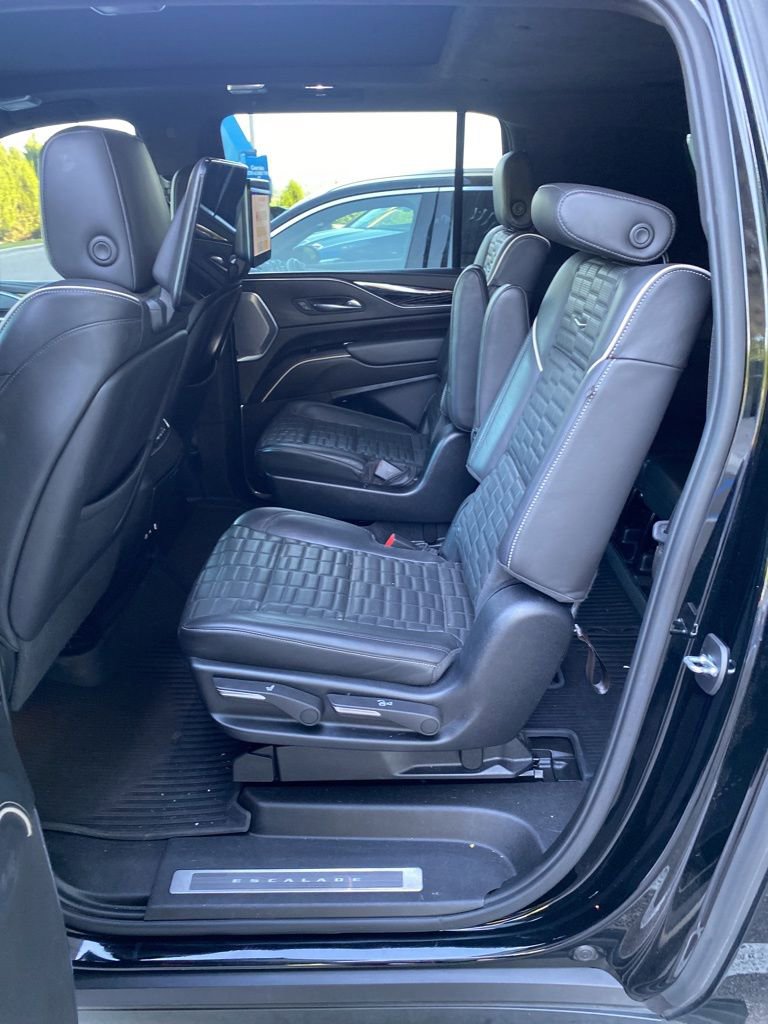 Used 2023 Cadillac Escalade ESV V image 7