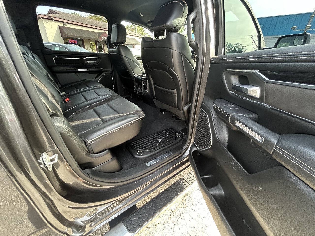 Used 2019 RAM 1500 Laramie w/ Sport Appearance Package AWD/4WD image 7