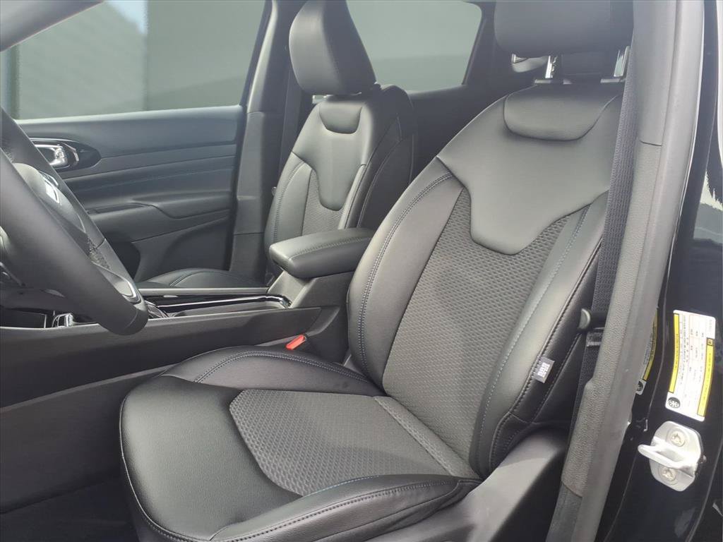 New 2026 Jeep Compass Latitude AWD/4WD image 17