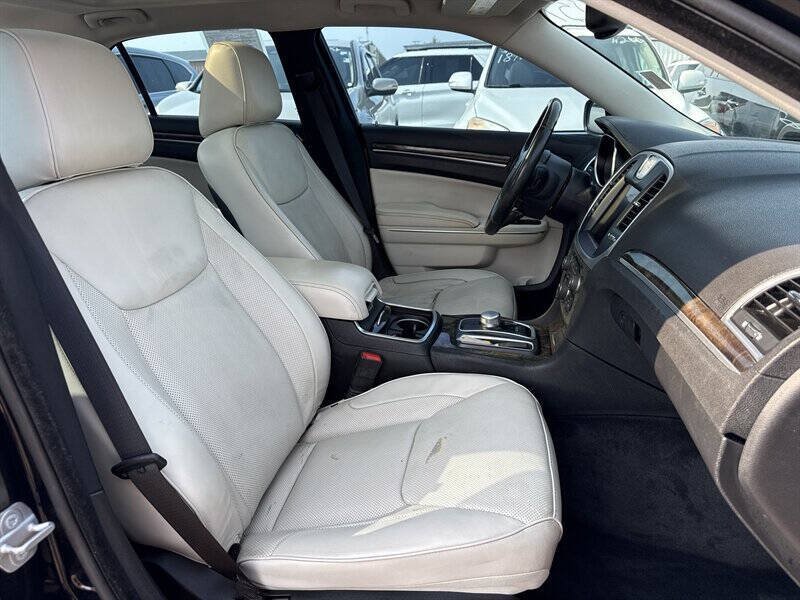 Used 2015 Chrysler 300 C RWD image 22