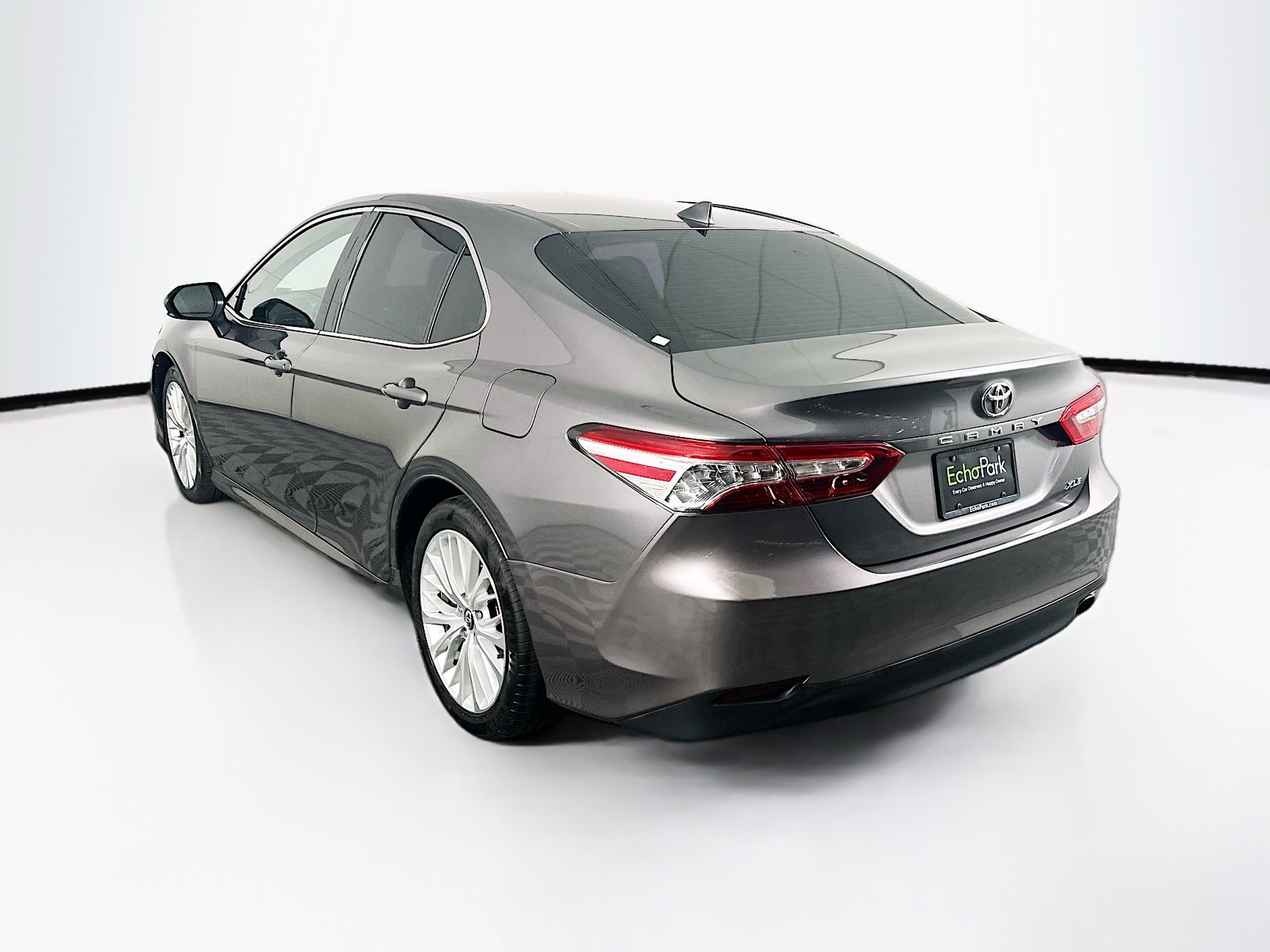 Used 2019 Toyota Camry XLE FWD image 5