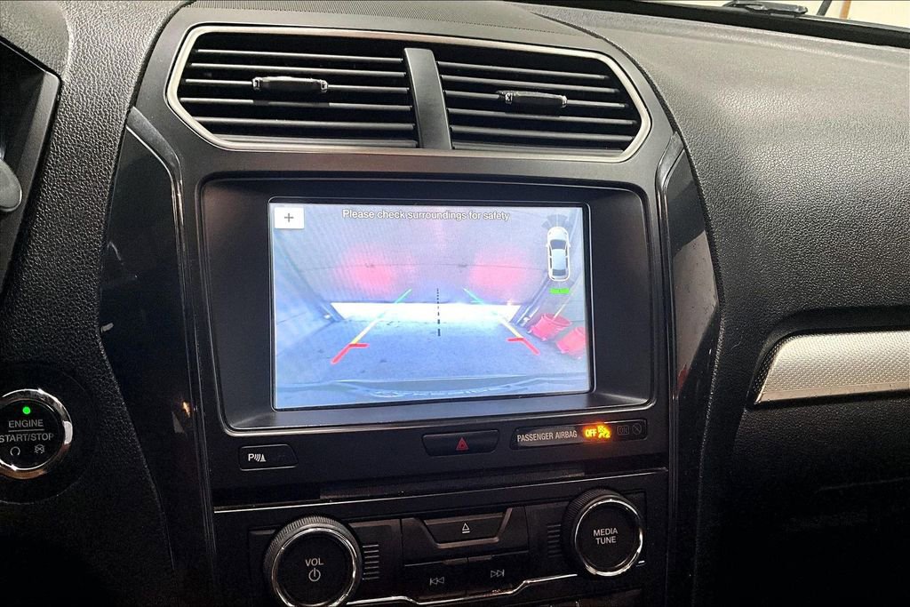 Used 2018 Ford Explorer XLT w/ XLT Appearance Package image 13