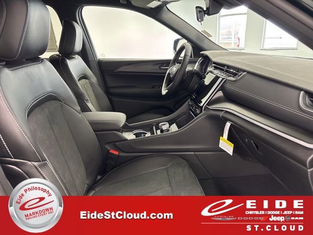 New 2025 Jeep Grand Cherokee Altitude image 27