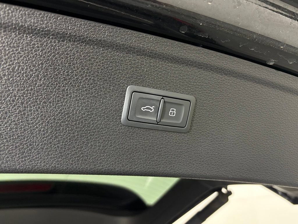 Used 2020 Audi Q5 e Premium Plus w/ Premium Plus Package AWD/4WD image 38