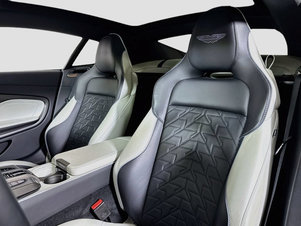 Used 2025 Aston Martin Vanquish RWD image 17
