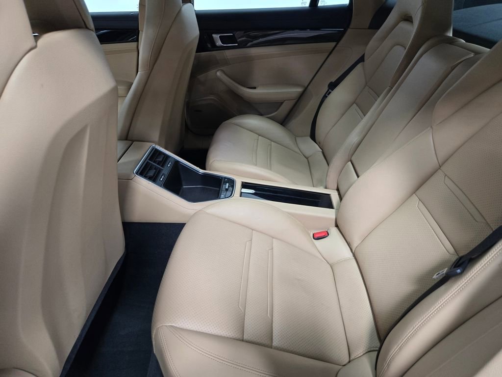 Used 2018 Porsche Panamera 4 image 30