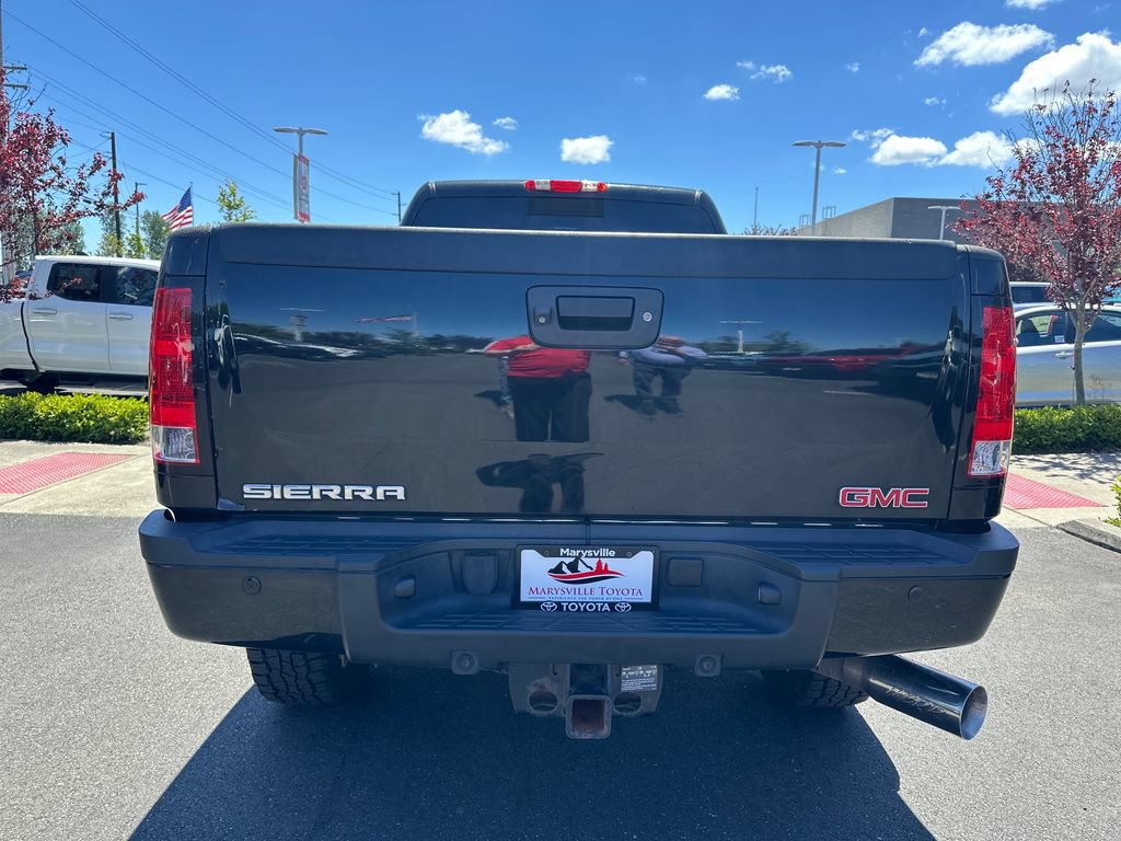 Used 2014 GMC Sierra 2500 Denali w/ Suspension Package, Off-Road AWD/4WD image 4
