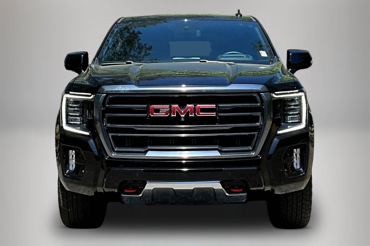 Used 2024 GMC Yukon AT4 w/ Technology Package AWD/4WD image 3