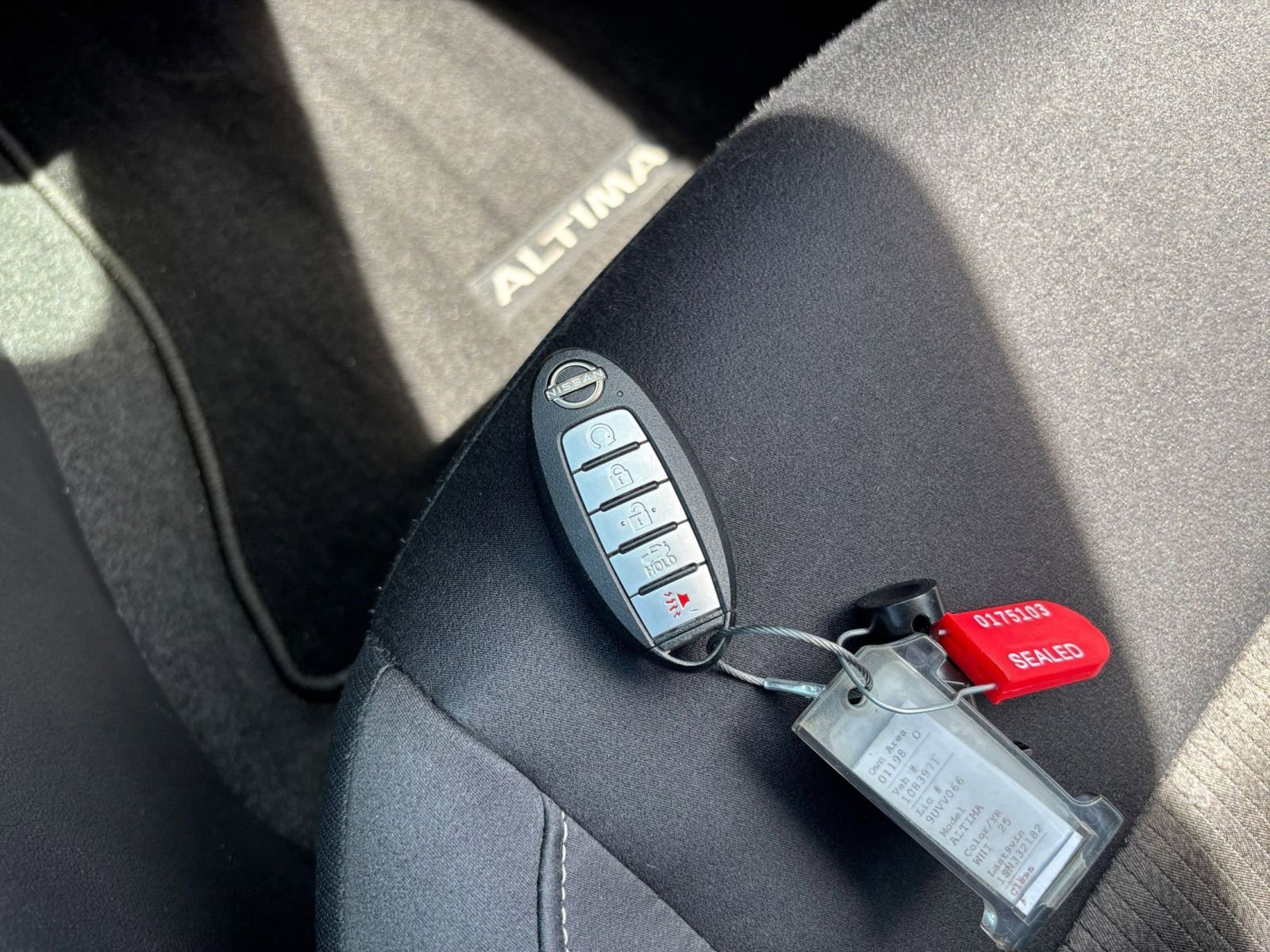 Used 2025 Nissan Altima 2.5 SV FWD image 21